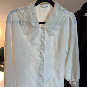 FAIWONG WHITE LONGSLEEVES BLOUSE WITH WIDE PETER PAN COLLAR LACEY TRIM